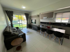 cód 102 - Excelente apartamento com sacada!